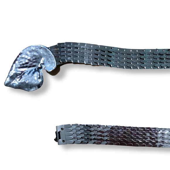 Vintage 80s Silver Metal Mermaid Scale Stretch Statement Belt Leaf Buckle Retro - Picture 2 of 2